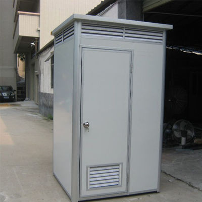 Modularer Behälter aus mobiler Stahltoilette mit Wasserbehälter